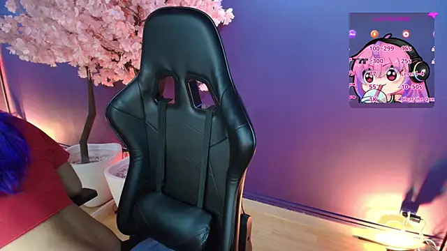 Snapshot of LuanEter chatting on December 14, 2025, 2:00 pm LuanEter online show from December 14, 2025, 2:00 pm