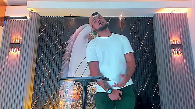 handsome boys22 online show from October 24, 2025, 12:04 pm