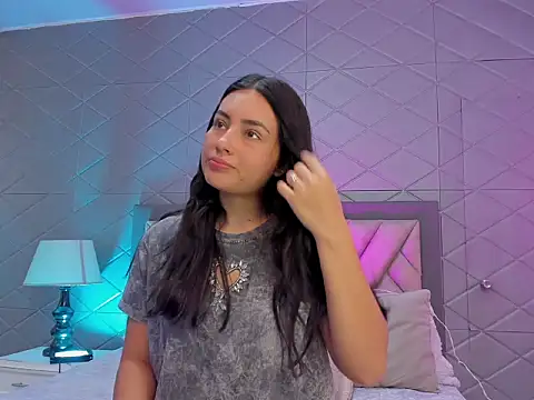 Snapshot of ViolettRouse chatting on November 20, 2025, 5:02 pm ViolettRouse online show from November 20, 2025, 5:02 pm