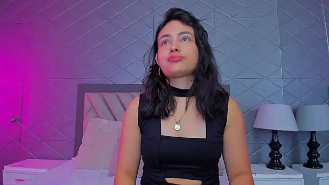 Snapshot of ViolettRouse chatting on January 10, 2026, 6:14 pm ViolettRouse online show from January 10, 2026, 6:14 pm