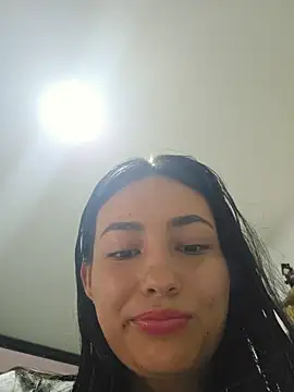 Snapshot of ViolettRouse chatting on November 17, 2025, 7:29 pm ViolettRouse online show from November 17, 2025, 7:29 pm