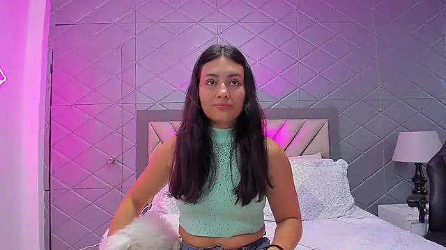 Snapshot of ViolettRouse chatting on December 15, 2025, 4:13 pm ViolettRouse online show from December 15, 2025, 4:13 pm