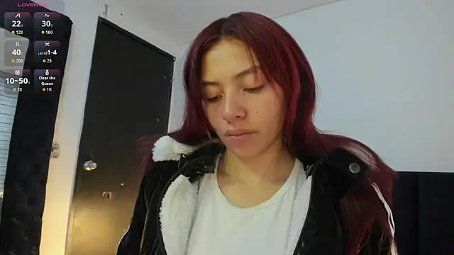 Snapshot of melanie_roux__ chatting on April 29, 2026, 12:20 pm melanie roux online show from April 29, 2026, 12:20 pm