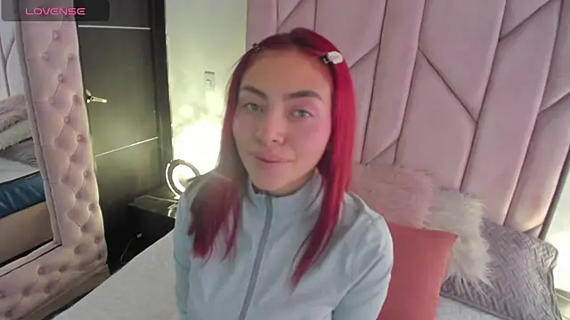 melanie roux   online show from November 4, 2025, 11:58 am