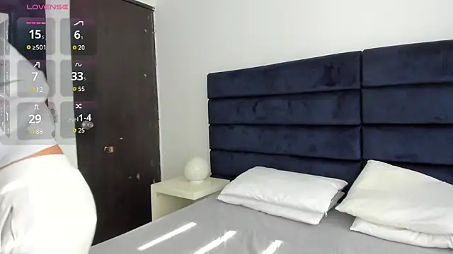 melanie roux   online show from November 23, 2025, 12:59 pm