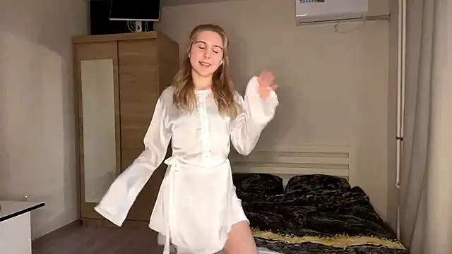 MyraLitterers online show from November 7, 2025, 1:15 pm