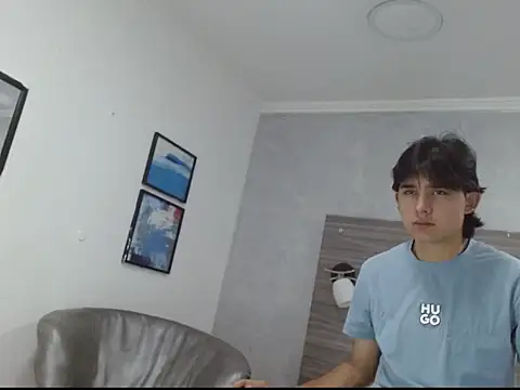 Snapshot of Tom_0001 chatting on October 26, 2025, 7:58 pm Tom 0001 online show from October 26, 2025, 7:58 pm