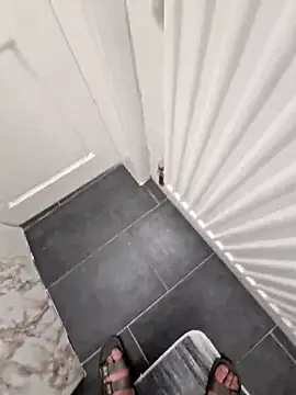 16enes16 online show from November 4, 2025, 3:38 pm