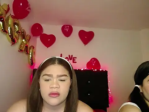 Snapshot of 2moons_full_of_love chatting on February 14, 2026, 5:29 am 2moons full of love online show from February 14, 2026, 5:29 am