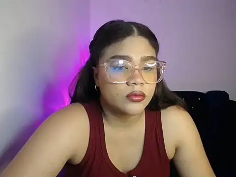 Snapshot of 2moons_full_of_love chatting on June 23, 2026, 6:28 pm 2moons full of love online show from June 23, 2026, 6:28 pm