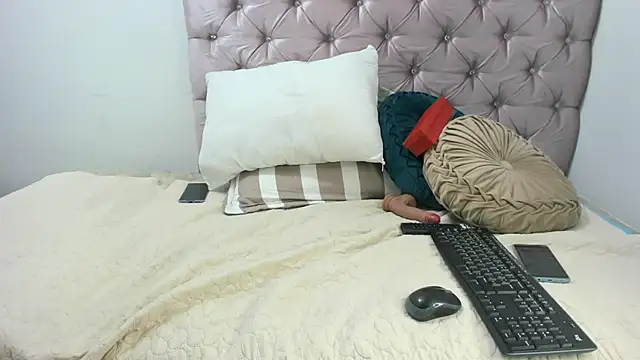 Snapshot of Inaya_Khalifa chatting on November 23, 2025, 4:28 pm Inaya Khalifa online show from November 23, 2025, 4:28 pm