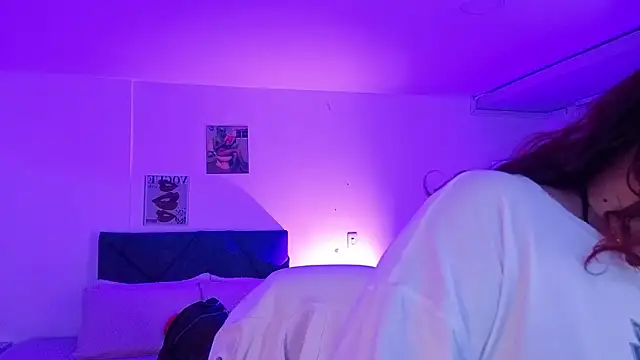 littlee red online show from February 3, 2026, 2:53 am