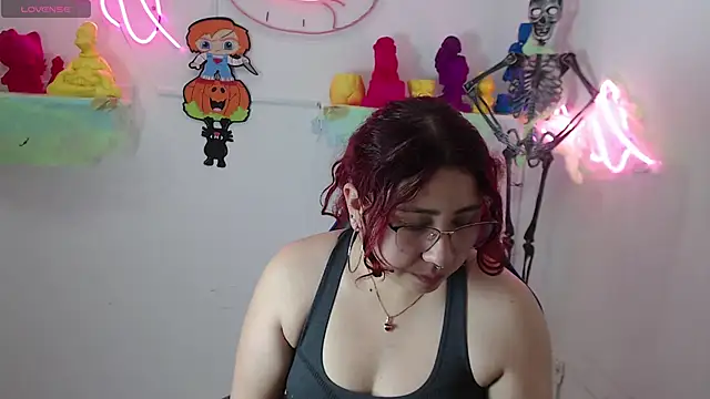 Snapshot of littlee_red chatting on October 29, 2025, 12:48 pm littlee red online show from October 29, 2025, 12:48 pm