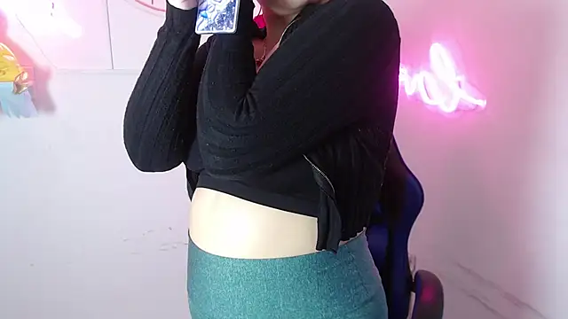 Snapshot of littlee_red chatting on November 29, 2025, 8:20 pm littlee red online show from November 29, 2025, 8:20 pm