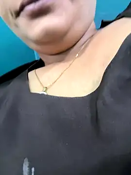 Snapshot of heenashai chatting on November 1, 2025, 10:20 am heenashai online show from November 1, 2025, 10:20 am