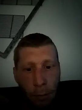 Snapshot of Piskot999 chatting on November 7, 2025, 10:42 am Piskot999 online show from November 7, 2025, 10:42 am