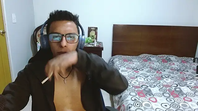 Snapshot of DavTwink3100 chatting on November 24, 2025, 3:06 am DavTwink3100 online show from November 24, 2025, 3:06 am