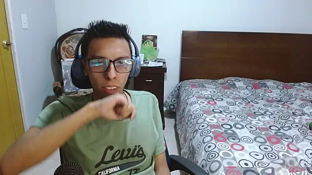 Snapshot of DavTwink3100 chatting on November 26, 2025, 2:00 am DavTwink3100 online show from November 26, 2025, 2:00 am