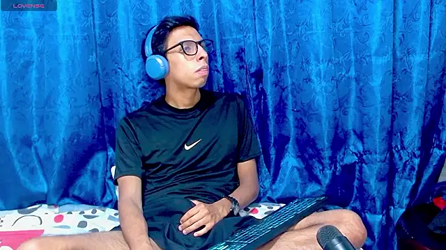 DavTwink3100 online show from February 19, 2026, 1:57 am