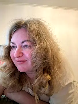 Amelia-Diamond online show from November 30, 2025, 9:43 am