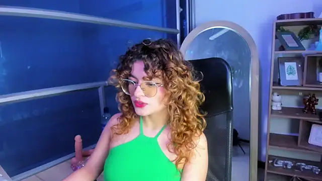 Snapshot of EmiliRouse_ chatting on October 29, 2025, 3:49 am EmiliRouse online show from October 29, 2025, 3:49 am