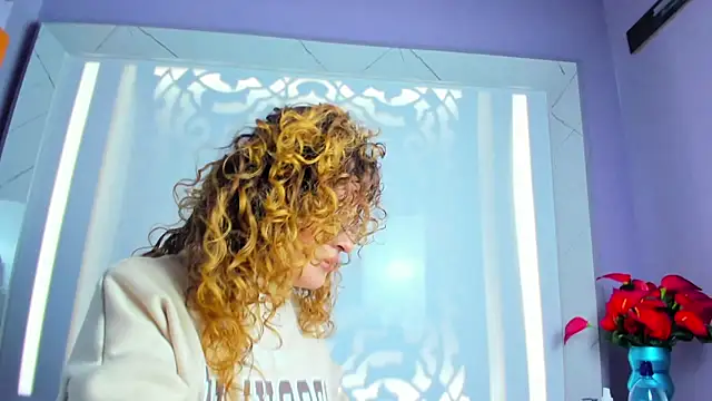 Snapshot of EmiliRouse_ chatting on October 25, 2025, 4:11 am EmiliRouse online show from October 25, 2025, 4:11 am