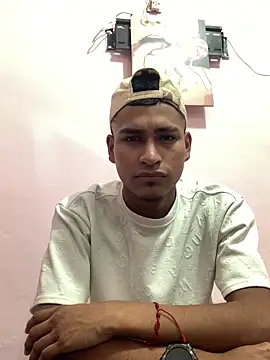 Snapshot of Emiliano_Reyes chatting on June 3, 2026, 2:34 am Emiliano Reyes online show from June 3, 2026, 2:34 am