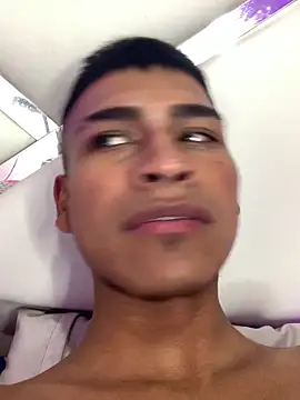 Snapshot of Emiliano_Reyes chatting on November 23, 2025, 6:56 am Emiliano Reyes online show from November 23, 2025, 6:56 am