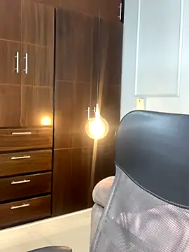 Orianabluee  online show from November 2, 2025, 3:22 am