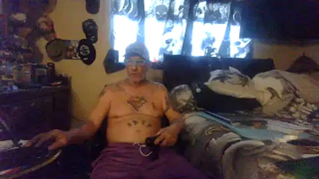 Snapshot of bigdaddyrooster chatting on January 11, 2026, 7:32 pm bigdaddyrooster online show from January 11, 2026, 7:32 pm