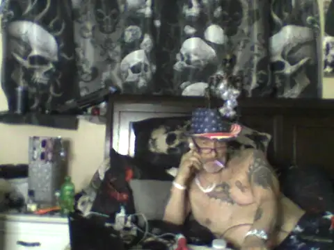 Snapshot of bigdaddyrooster chatting on February 12, 2026, 3:17 am bigdaddyrooster online show from February 12, 2026, 3:17 am