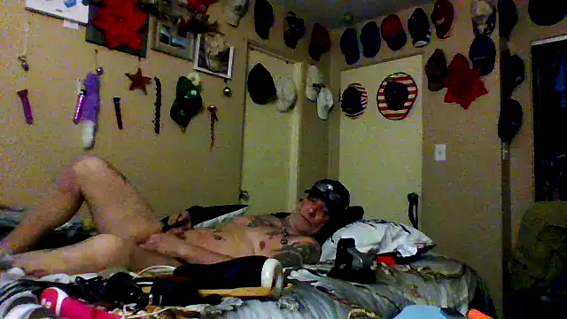 Snapshot of bigdaddyrooster chatting on January 6, 2026, 8:13 pm bigdaddyrooster online show from January 6, 2026, 8:13 pm