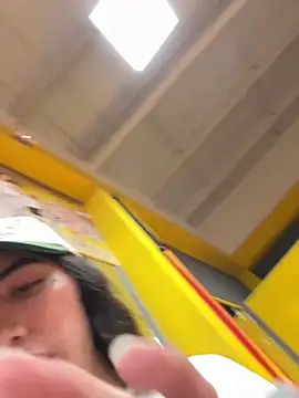 valeriahornier online show from March 19, 2026, 2:33 am