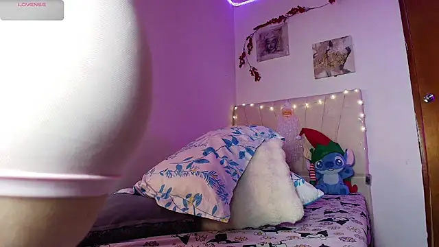 Maddisson quenn05 online show from December 14, 2025, 8:03 pm