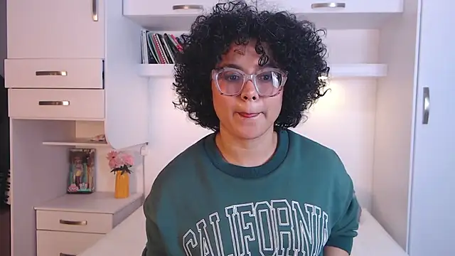 Snapshot of MartiRuis10 chatting on December 16, 2025, 8:13 pm MartiRuis10 online show from December 16, 2025, 8:13 pm