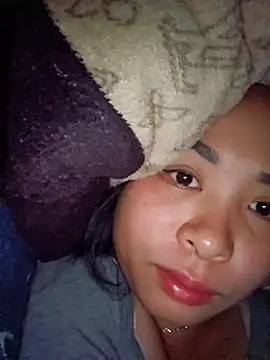 Squirrel-Pear online show from November 3, 2025, 11:08 pm