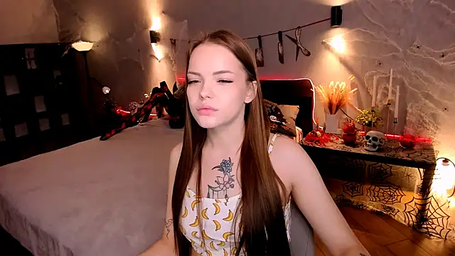 MelissaBell  online show from October 28, 2025, 2:12 am