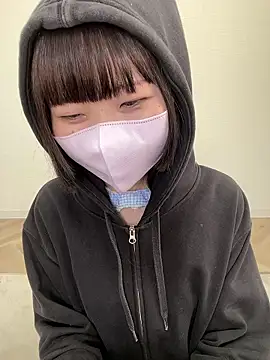 Snapshot of Reina_cute_00_ chatting on March 1, 2026, 6:35 am Reina cute 00 online show from March 1, 2026, 6:35 am