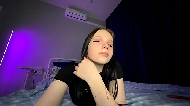 Snapshot of lunavoyce chatting on November 9, 2025, 4:22 pm lunavoyce online show from November 9, 2025, 4:22 pm