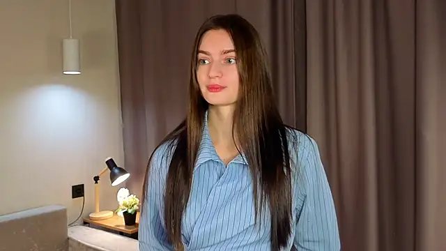 Snapshot of RosaMunoz_ chatting on October 20, 2025, 5:42 am RosaMunoz online show from October 20, 2025, 5:42 am