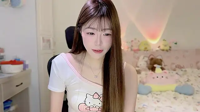 Snapshot of Onecutelittle chatting on November 17, 2025, 6:28 am Onecutelittle online show from November 17, 2025, 6:28 am