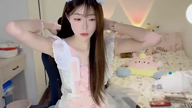 Snapshot of Onecutelittle chatting on November 14, 2025, 5:44 am Onecutelittle online show from November 14, 2025, 5:44 am