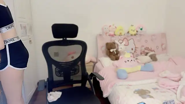 Snapshot of Onecutelittle chatting on November 2, 2025, 5:45 am Onecutelittle online show from November 2, 2025, 5:45 am