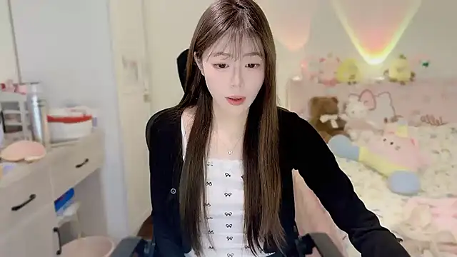 Snapshot of Onecutelittle chatting on November 11, 2025, 1:55 am Onecutelittle online show from November 11, 2025, 1:55 am