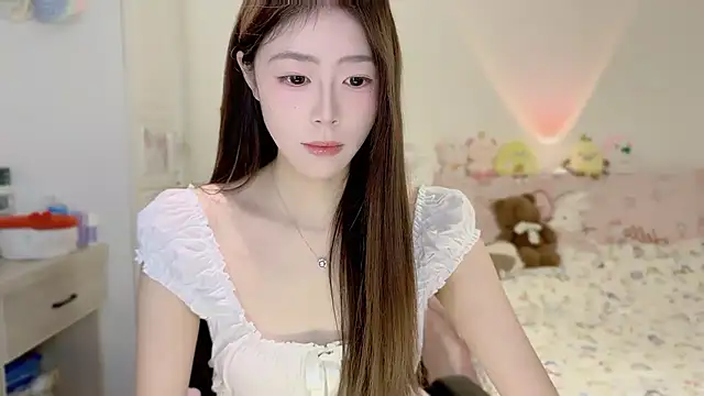 Snapshot of Onecutelittle chatting on November 18, 2025, 6:39 am Onecutelittle online show from November 18, 2025, 6:39 am