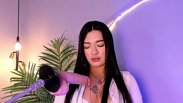 Juli Casanova online show from November 3, 2025, 1:15 pm