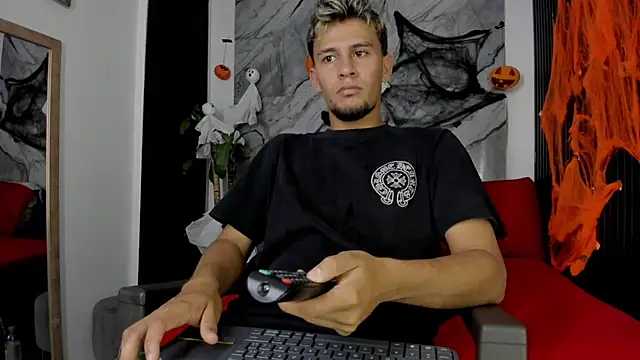 Alan-Smith1 online show from October 21, 2025, 7:46 pm