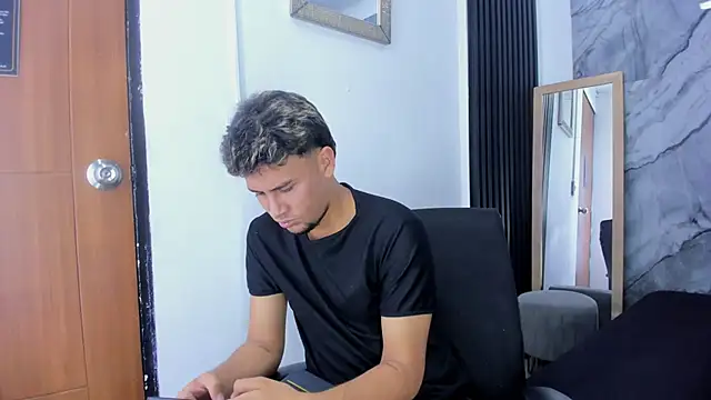 Alan-Smith1 online show from December 1, 2025, 7:48 pm