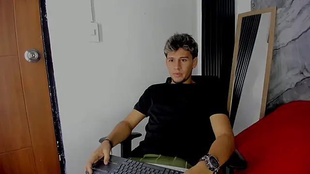 Alan-Smith1 online show from November 28, 2025, 7:47 pm