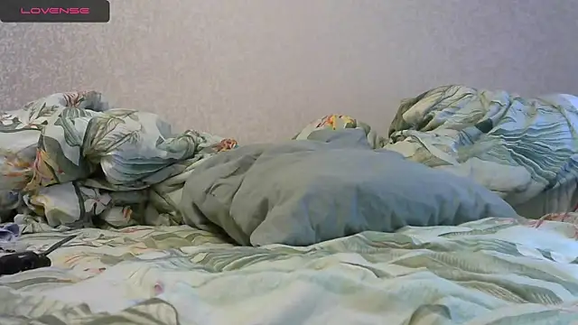 Very-sweet online show from November 6, 2025, 5:50 pm